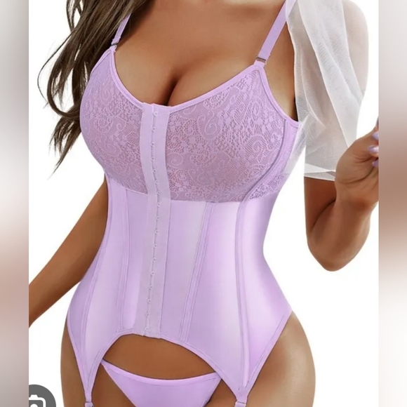 Corset - Picture 1 of 7